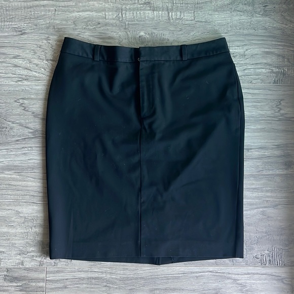 ‼️SALE‼️ Black GAP Pencil Skirt - Picture 1 of 3